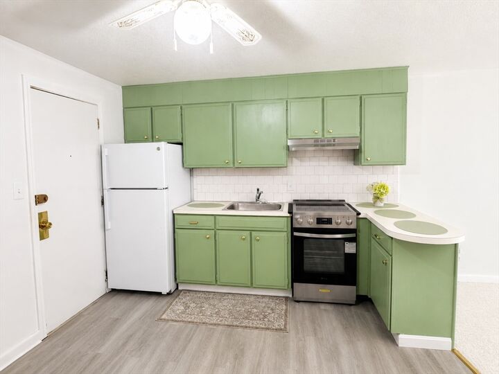 Property Photo:  50 Danbury Dr 19  MA 01844 