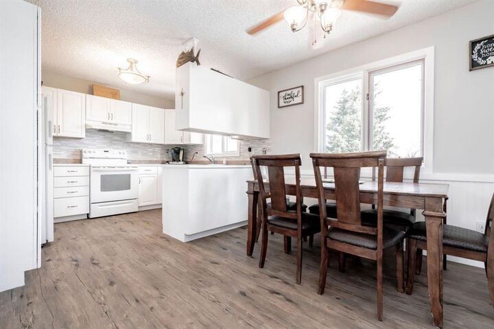 Property Photo:  10404 106 Avenue  AB T0H 1L0 