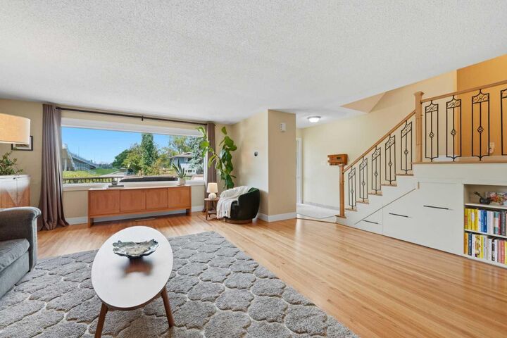 Property Photo: 1439 90 Avenue SW AB T2V 0X3