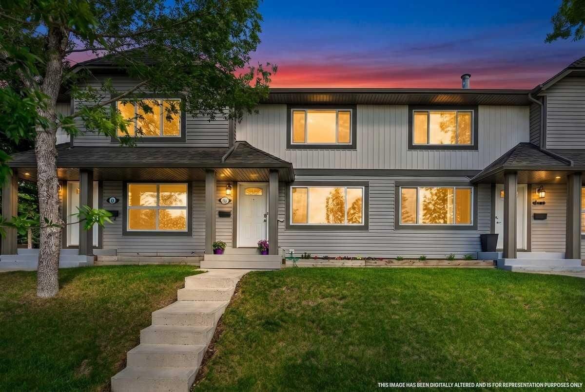 Property Photo:  538 Woodbine Boulevard SW  AB T2W 4Z9 