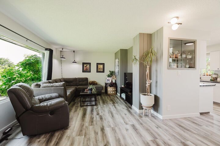Property Photo:  10415 111 Avenue  AB T8V 1T9 