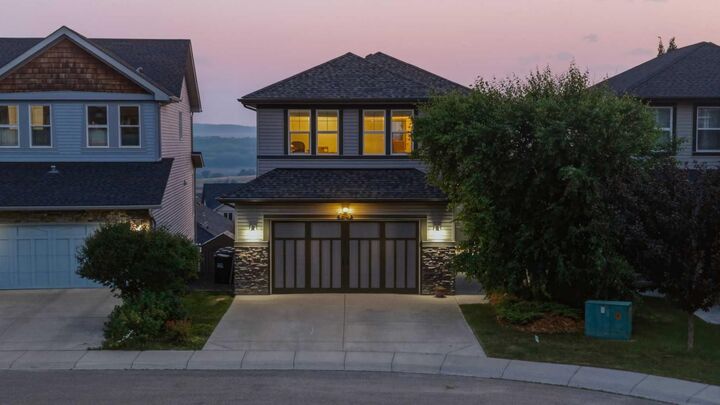 Property Photo: 64 Heritage Green AB T4C 0L3