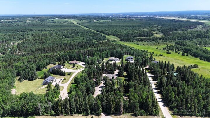 Property Photo: 11 Bench Creek Estate AB T7E 0B3