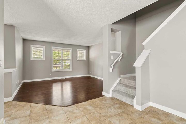 Property Photo:  218 Kingsbridge Road SE  AB T4A 0M4 