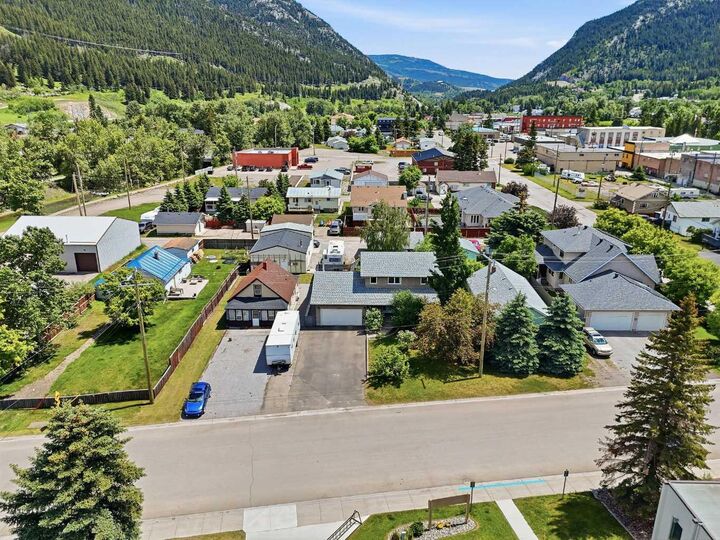 Property Photo:  2117 127 Street  AB T0K 0E0 