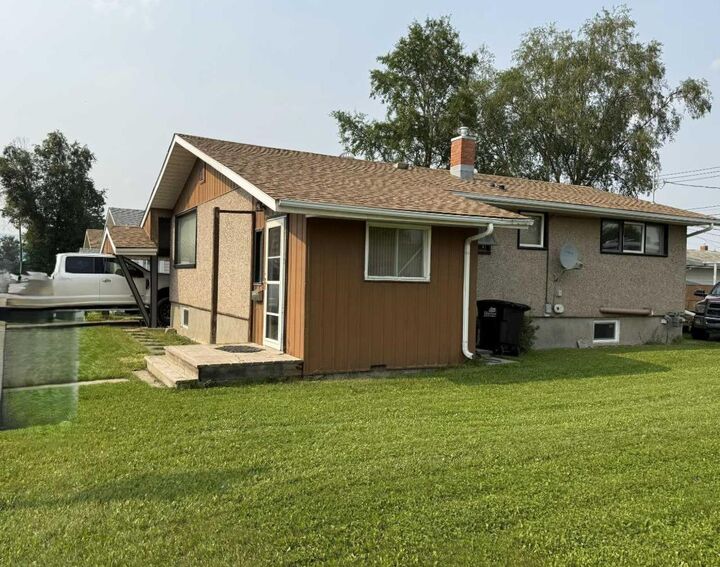 Property Photo: 101 Simpson Street AB T7V 1C2