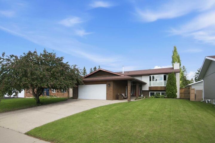 92 McCullough Crescent — photo 1