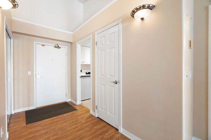 Property Photo:  6868 Sierra Morena Boulevard SW 310  AB T3H 3R6 