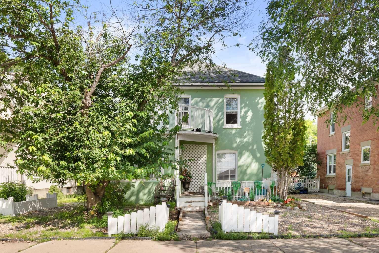 Property Photo:  528 Dundee Street SE  AB T1A 0T8 