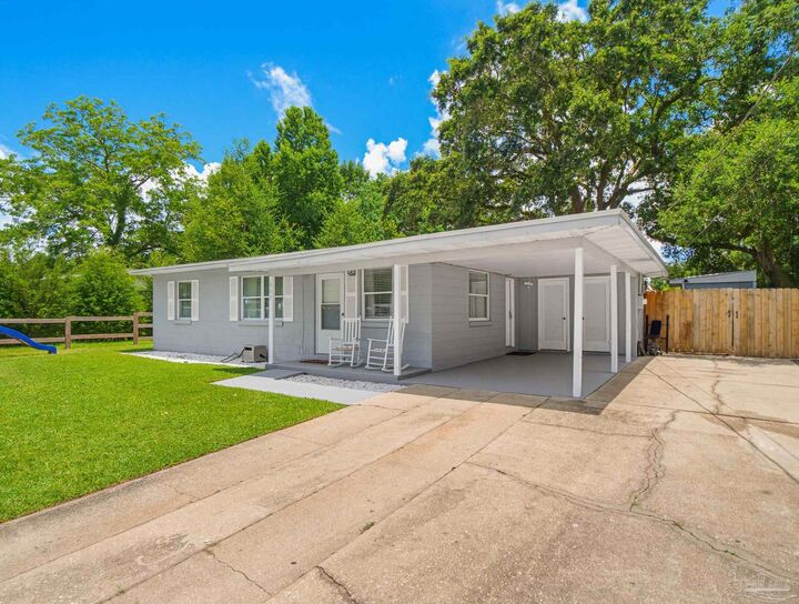 Property Photo:  909 Clearview Ave  FL 32505 