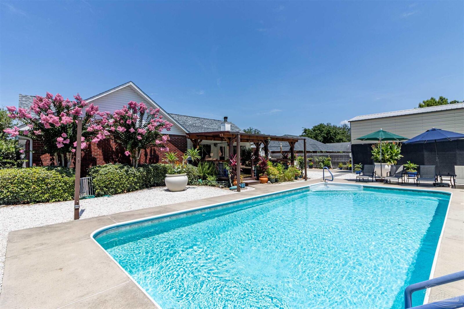 Property Photo:  1420 Castnet Dr  FL 32566 