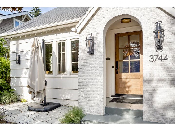 Property Photo:  3744 NE 24th Ave  OR 97212 