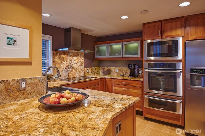 Property Photo: 909 N 35th Street 403 WA 98103