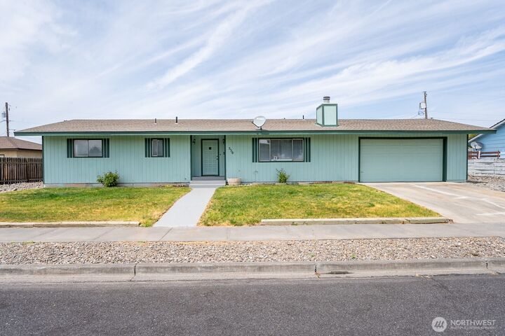 Property Photo:  530 W Crest  WA 98837 