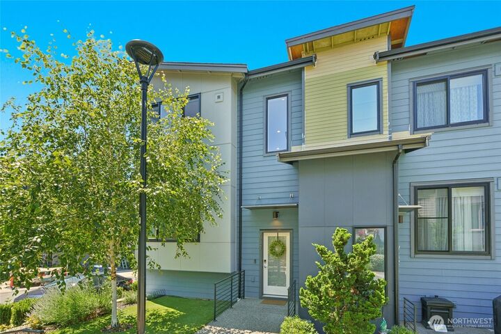 Property Photo:  537  Glacier Walk  SE  WA 98074 