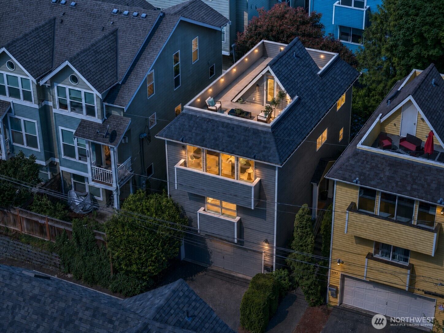 Property Photo:  1426  18th Avenue A  WA 98122 