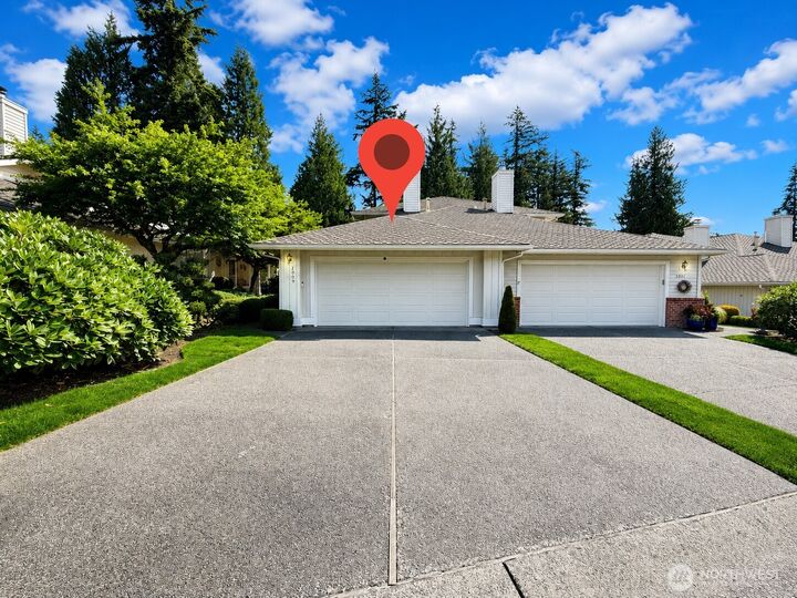 Property Photo:  2009  Mill Pointe Drive SE  WA 98012 
