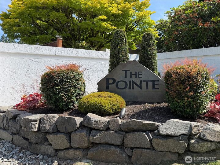 Property Photo:  2009  Mill Pointe Drive SE  WA 98012 