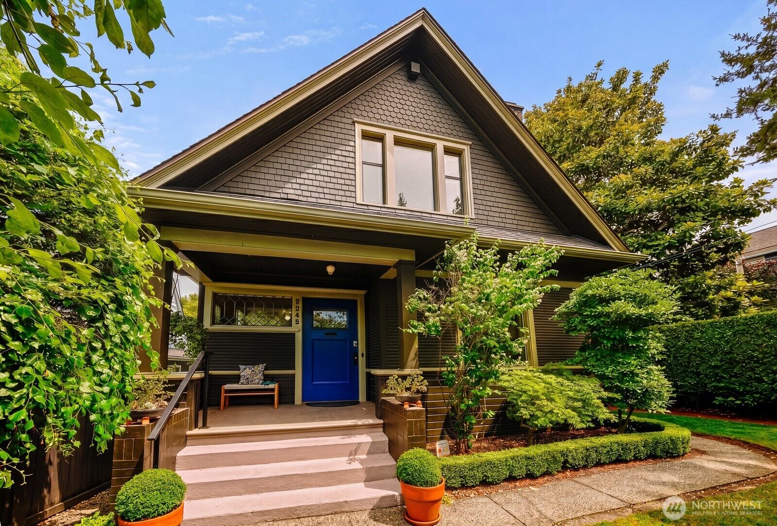 Property Photo:  2202  Federal Avenue East  WA 98102 