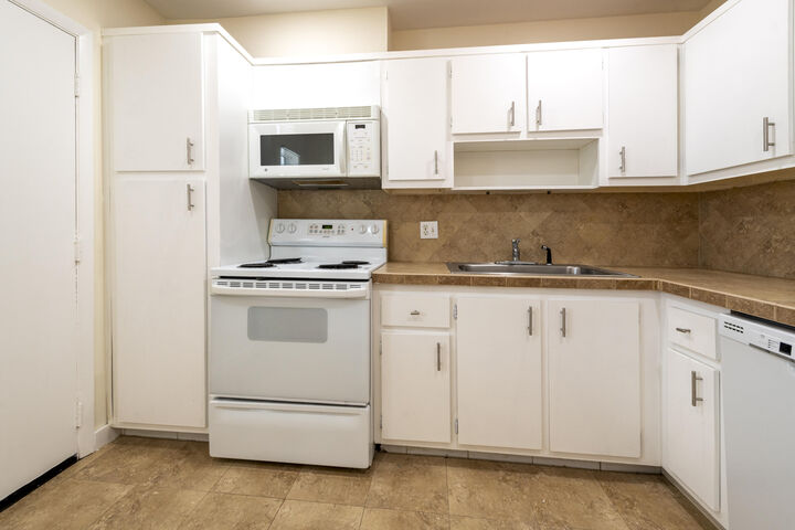 Property Photo:  6061 N Falls Cir Drive 402  FL 33319 