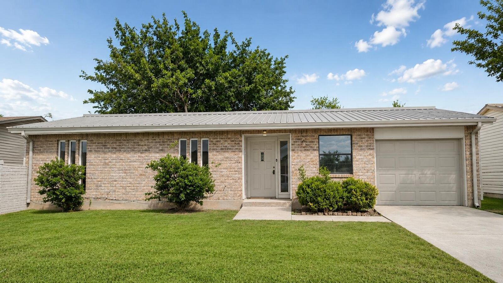 Property Photo:  6112 Linda  TX 77642 