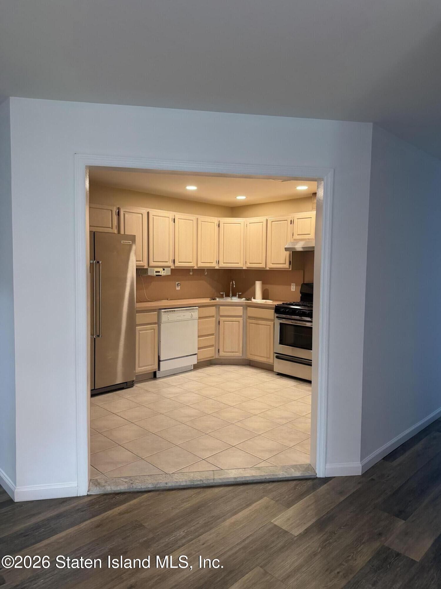 Property Photo:  3733 Richmond Avenue 2R  NY 10312 