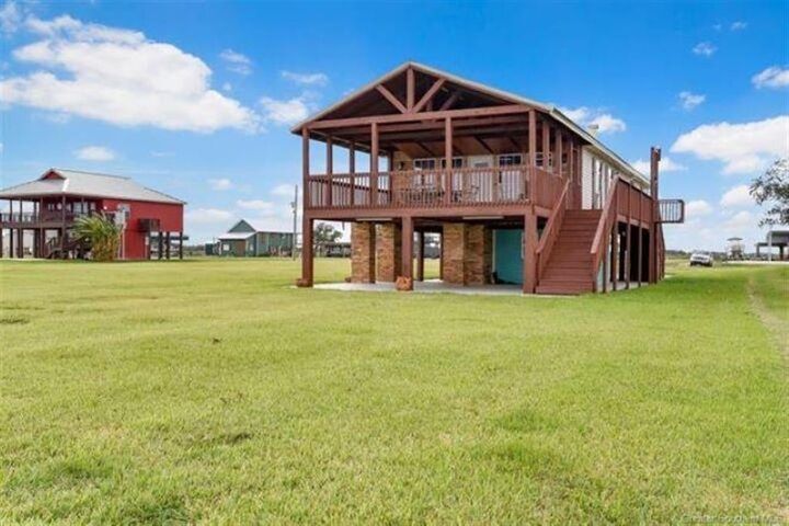 Property Photo: 515 Lake Breeze Road LA 70645