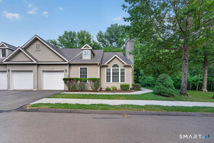 Property Photo:  25 Hamden Hills Drive 64  CT 06518 