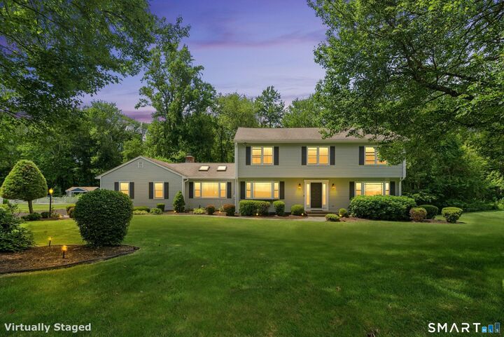 Property Photo:  33 Shawnee Lane  CT 06468 
