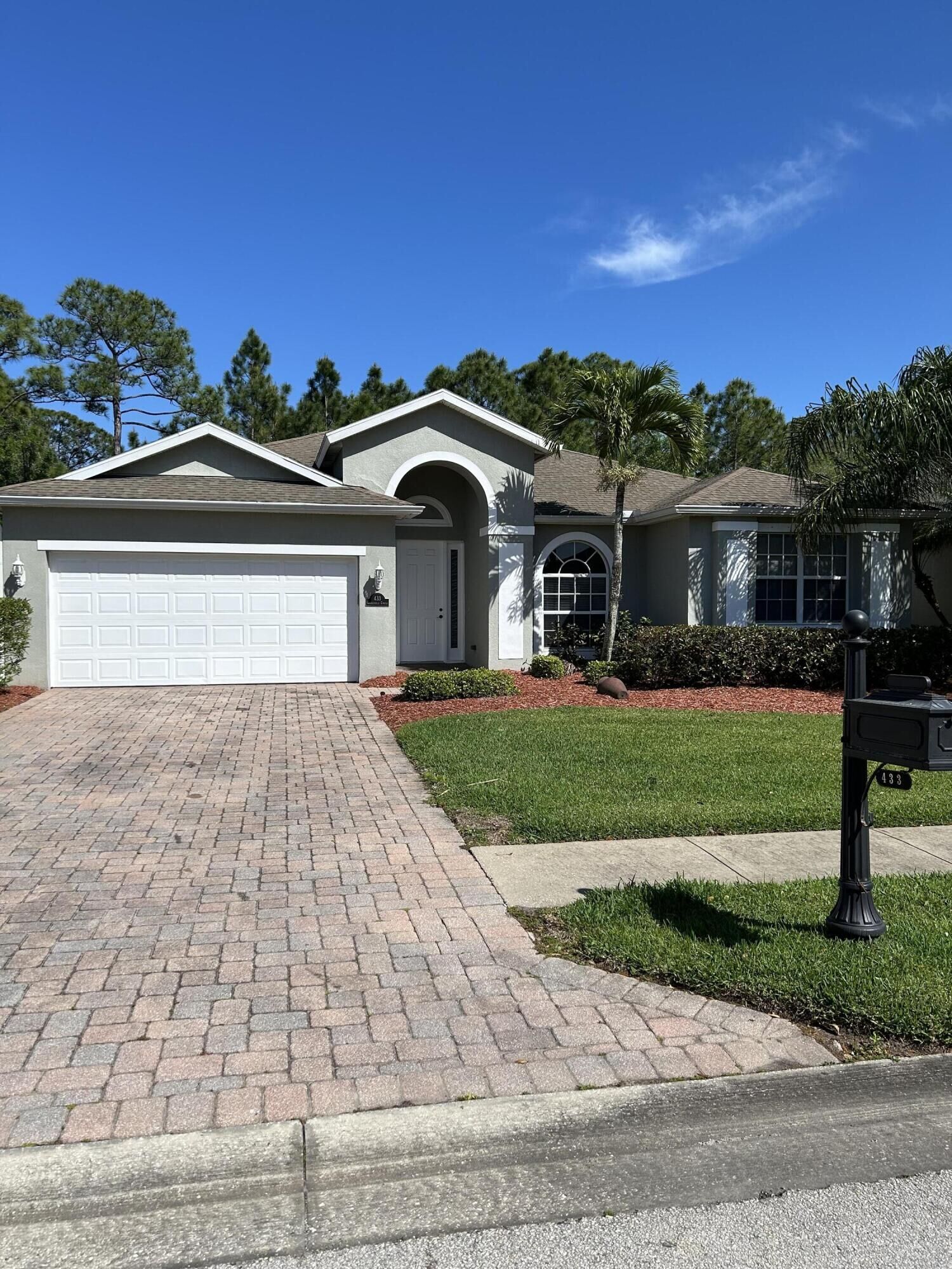 Property Photo:  433 Gardendale Circle SE  FL 32909 