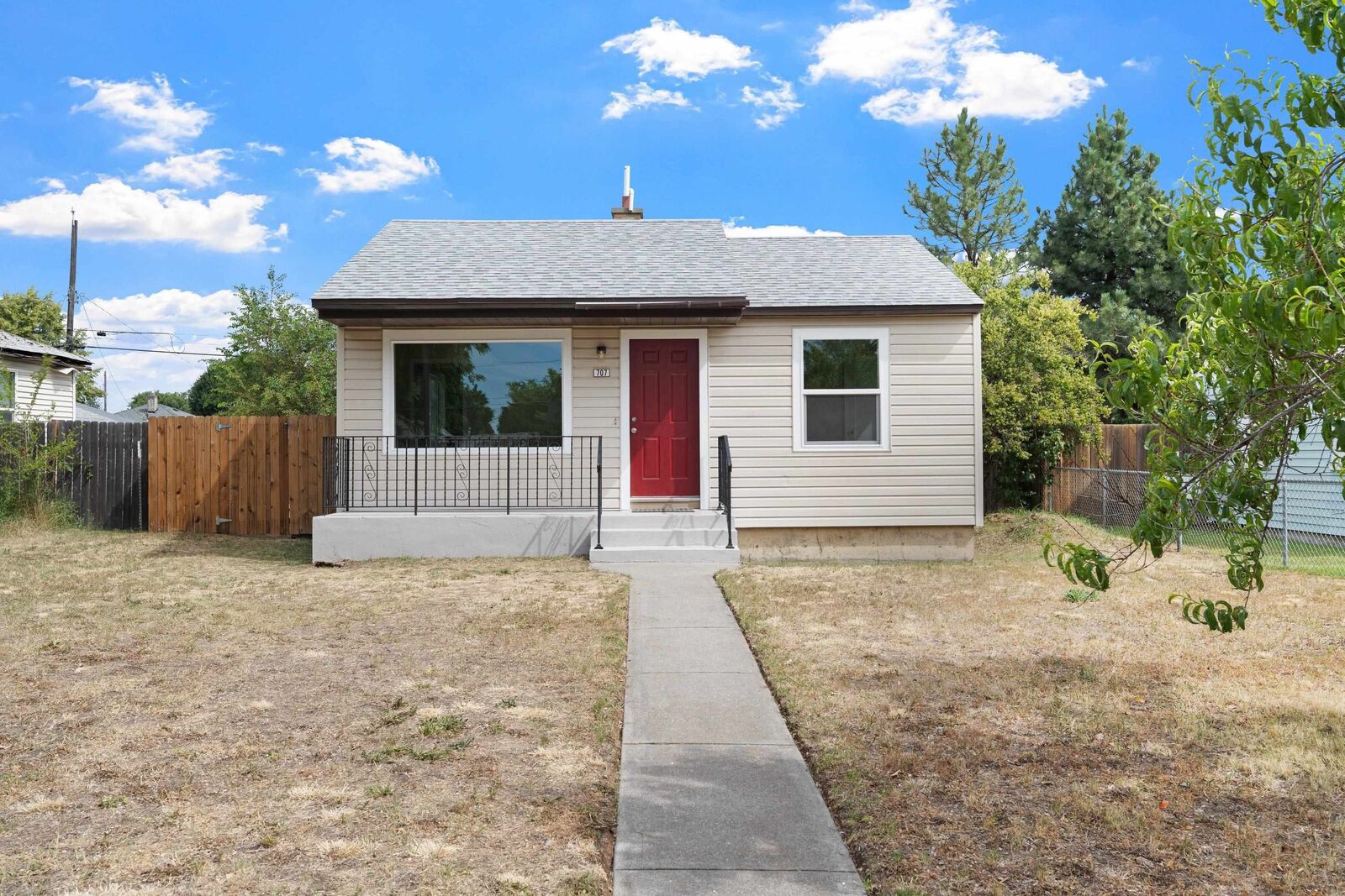 Property Photo:  707 E Nebraska Ave  WA 99208 