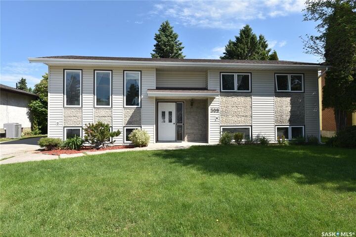 309 Watson Crescent — photo 1