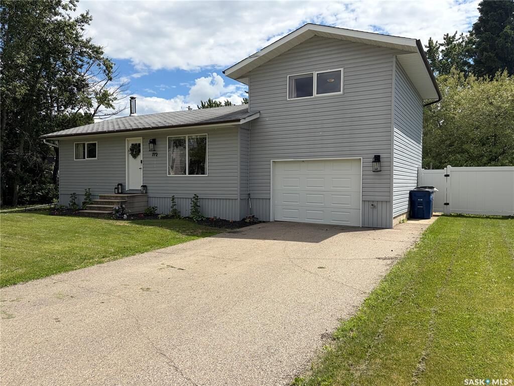 Property Photo:  772 Portage Avenue  SK S0A 4J0 