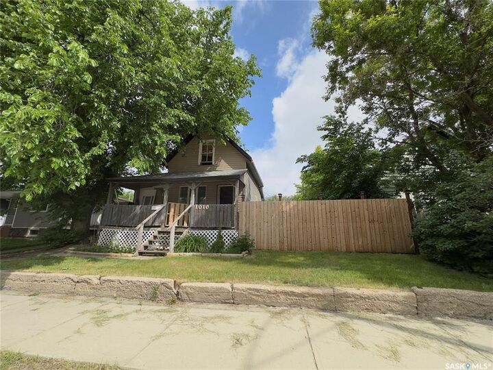 1010 Athabasca Street E — photo 1