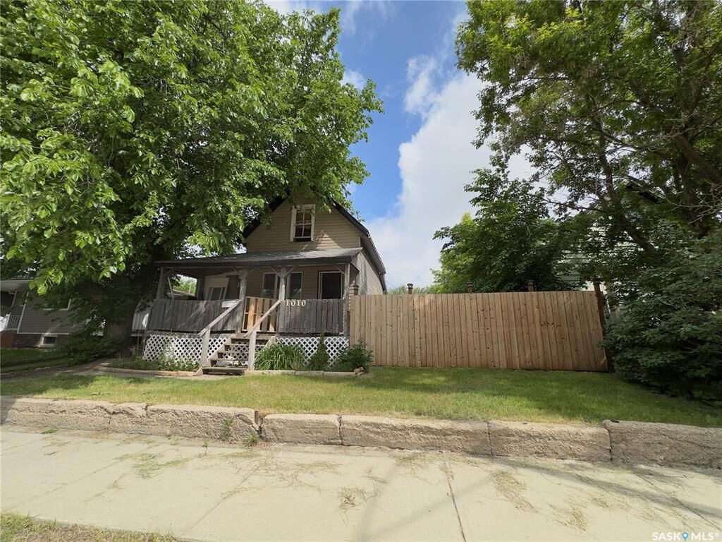 Property Photo: 1010 Athabasca Street E SK S6H 0N2