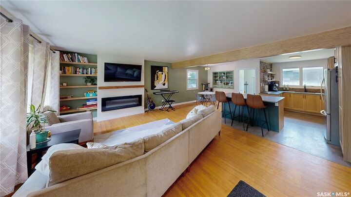 Property Photo:  1912 Grant Drive  SK S4S 4V6 