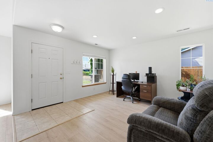 Property Photo:  821 S Tweedt St  WA 99336 