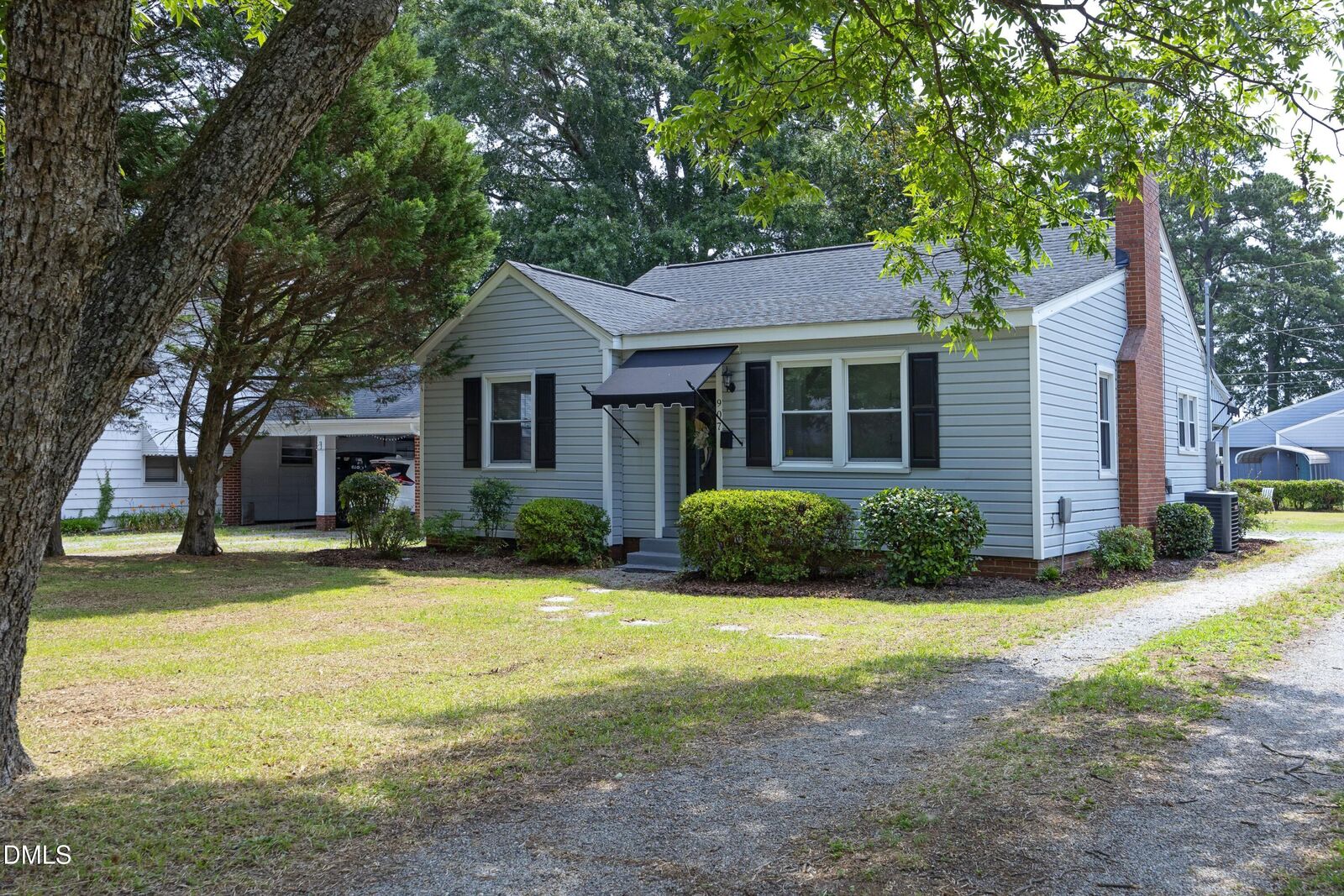 Property Photo: 907 S 2nd Street NC 27577
