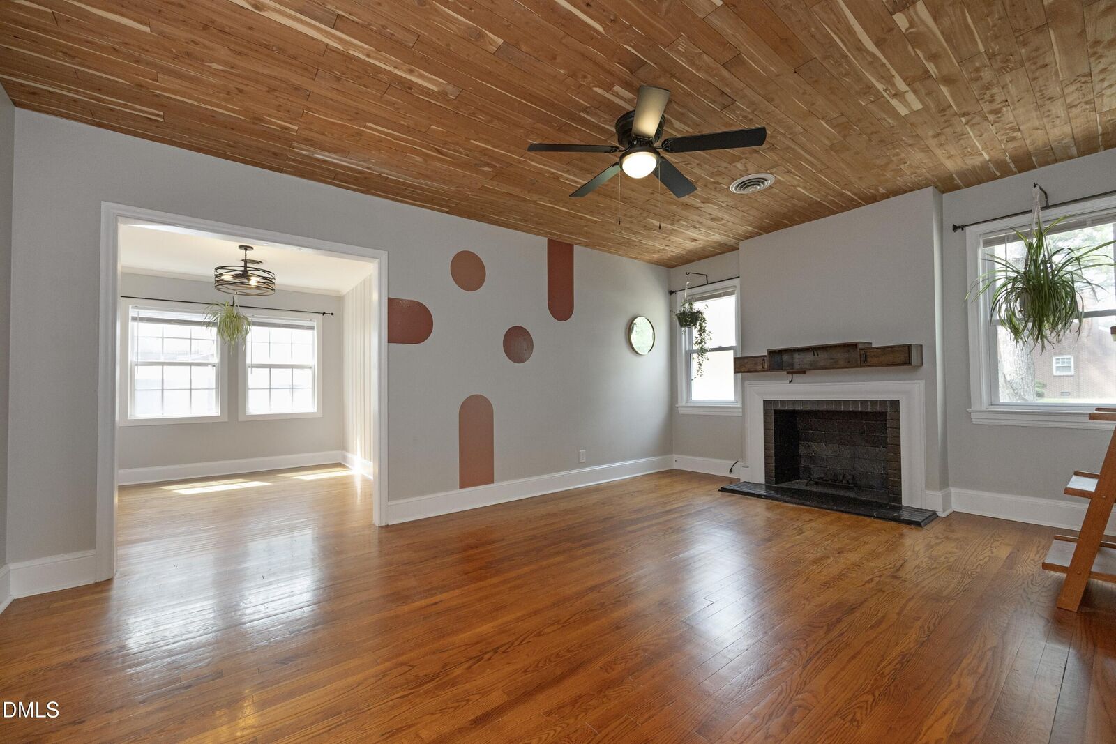 Property Photo: 907 S 2nd Street NC 27577
