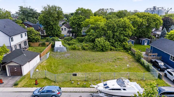 Property Photo:  2 Rembe Avenue  ON L8H 7G6 