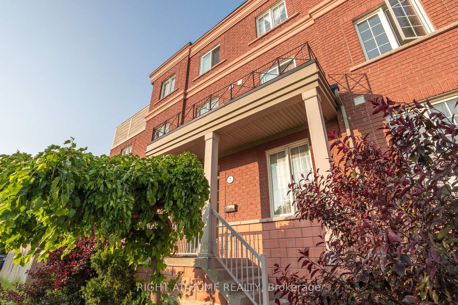 Property Photo: 3 Herzberg Gardens ON M3J 3P5