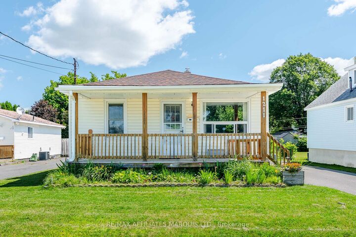 Property Photo:  1211 Churchill Street  ON K6J 4Y1 