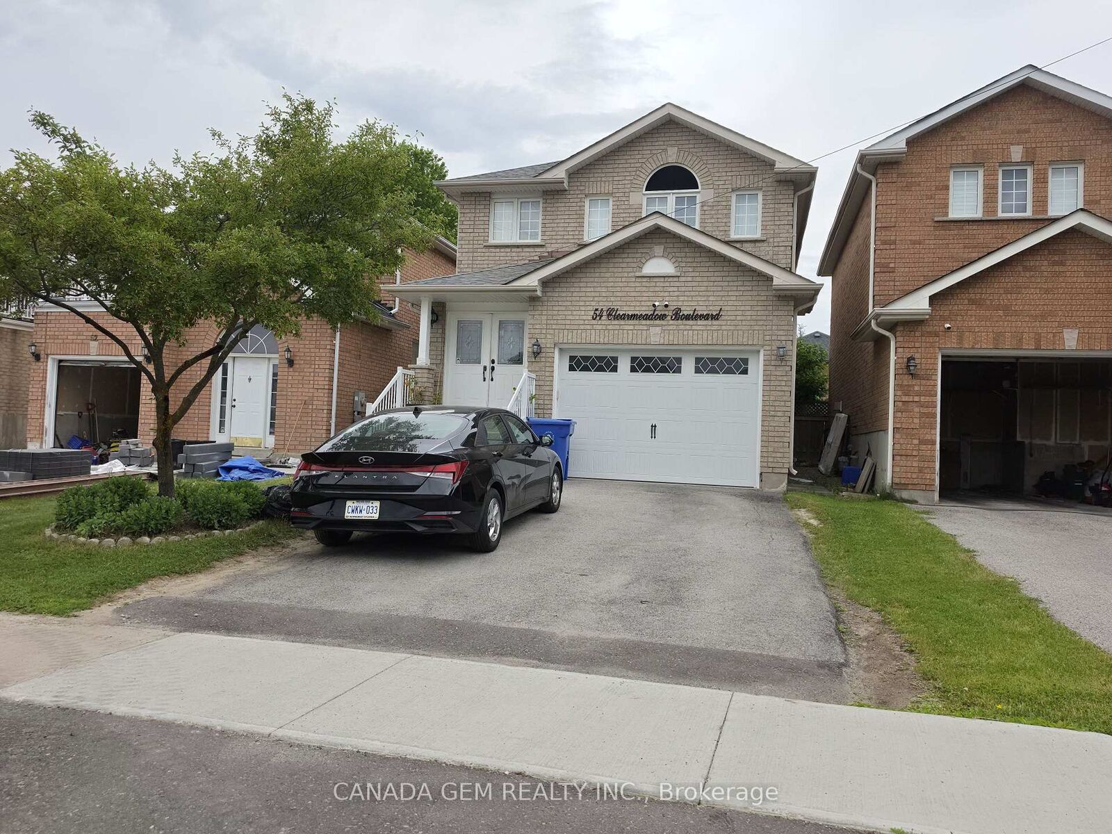 Property Photo:  54 Clearmeadow Boulevard  ON L3X 2M6 