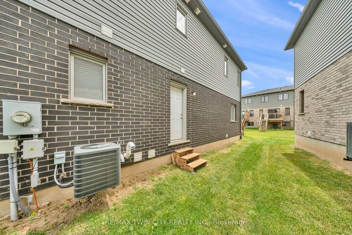 Property Photo:  13 Pony Way  ON N2R 0R8 