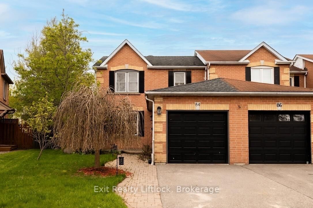 Photo de la propriété:  84 Hillhurst Crescent  ON L1E 2A3 