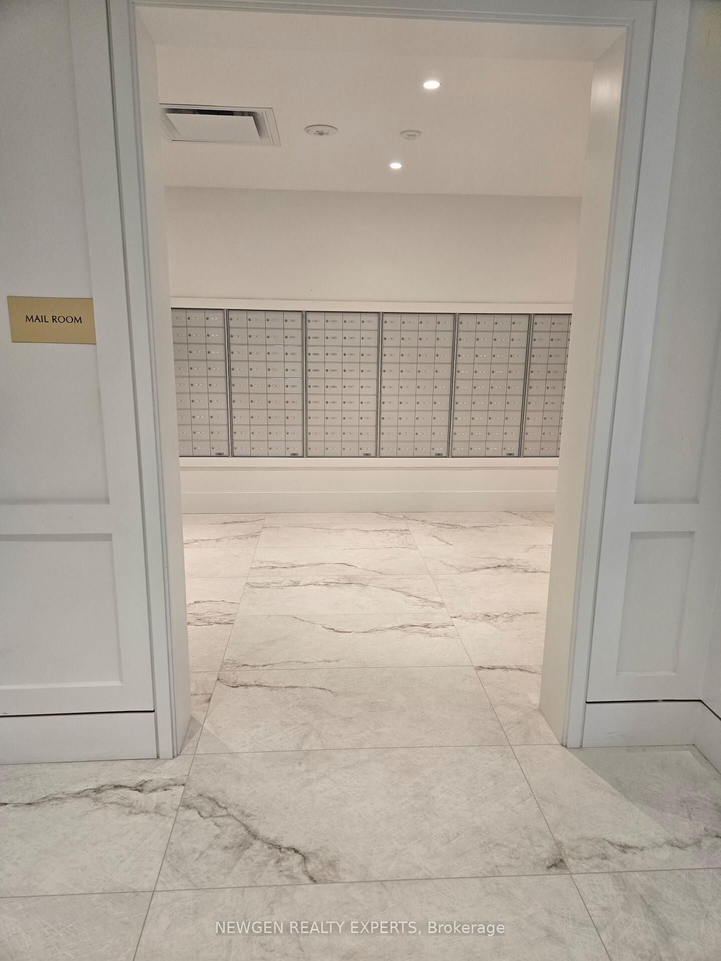 Property Photo:  4010 Eglinton Avenue W 422  ON M9P 1A6 