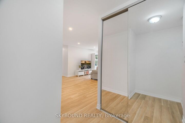 Photo de la propriété:  200 Robert Speck Parkway 108  ON L4Z 1S3 