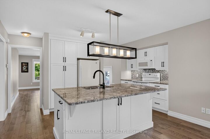 Photo de la propriété:  532 Highview Drive  ON N5R 6G3 