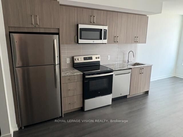 Property Photo:  4010 Eglinton Avenue W 617  ON M9A 0G5 