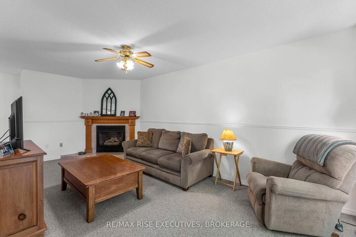 Property Photo:  1304 Fisher Crescent  ON K7M 8T2 